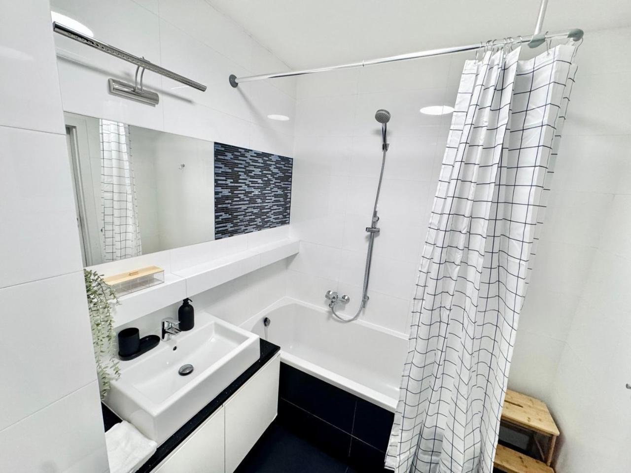 C- Home4U - Apartment With A City View Close To Aquapark, Parking In Secured Area Krasków Εξωτερικό φωτογραφία